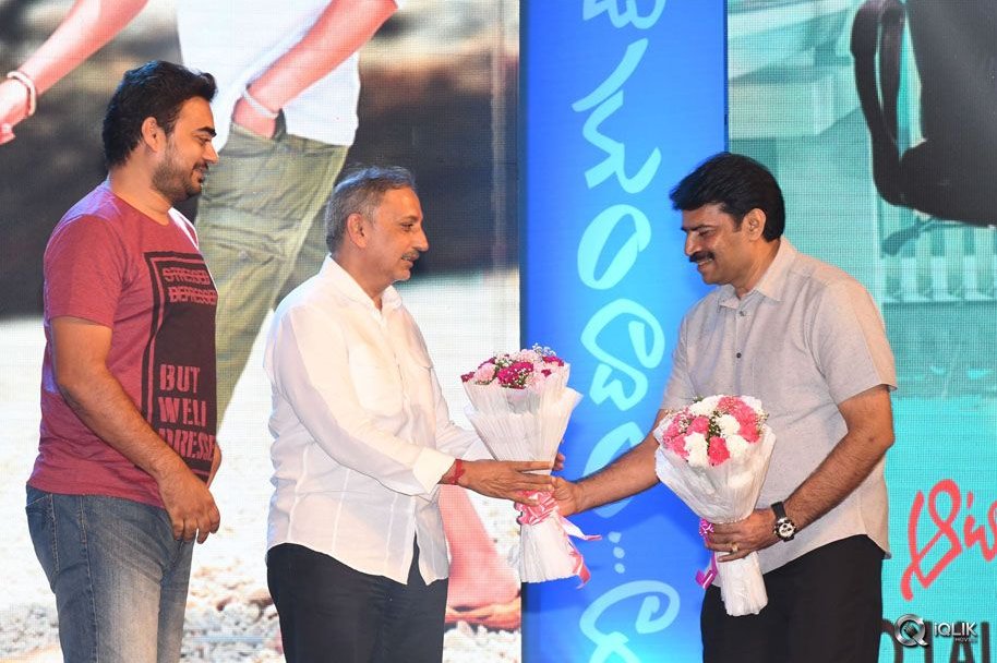 Aatadukundam-Raa-Movie-Audio-Function